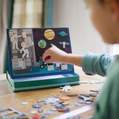 Petit Collage Magnetisches Theater Weltraum