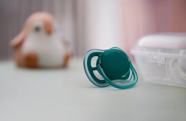 Philips AVENT Smoczek Ultra neutralny dla powietrza 6-18 m, chłopięcy niebieski, 2 szt