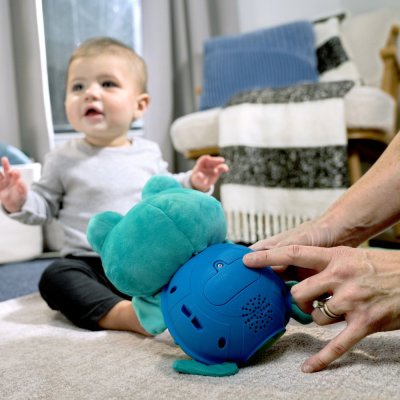 BABY EINSTEIN Neptune's Cuddly Composer™ muzikaal interactief schildpadspeelgoed 6m+