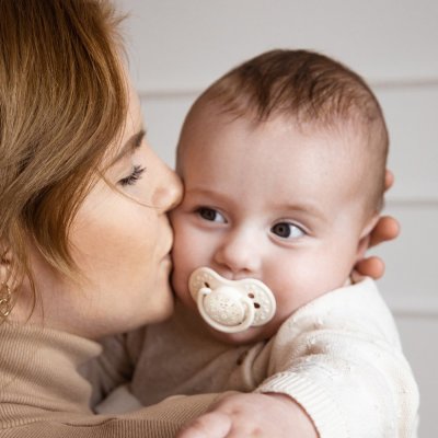 LOVI Duda silikonska dinamična BLOSSOM 0-3m 2 kos punčka