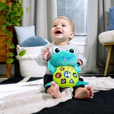 BABY EINSTEIN Jucărie interactivă muzicală cu țestoasă Neptune's Cuddly Composer™ 6m+