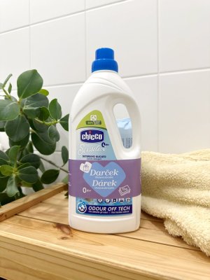 CHICCO Baby-Waschmittel Sensitive 1,5 l (27 Wäschen) + Feuchttücher 72 Stk. gratis
