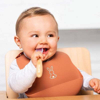 NATTOU Bryndák silikonový se zapínáním terakotový bez BPA