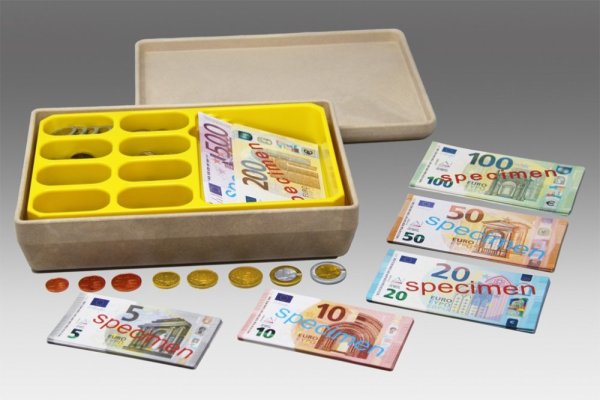 Caisse enregistreuse Wissner avec billets et pièces en euros