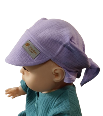 Mušelínová šatka so šiltom Monkey Mum® - Fialka