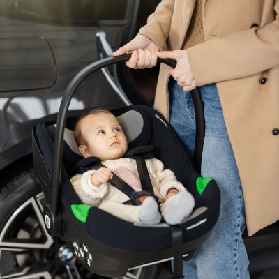 PETITE&MARS Autosedačka Core Pro i-Size Black Grey 40-87cm (0-13 kg)