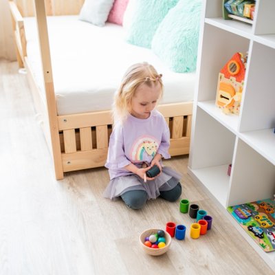 2Kids Toys Regenboog ballen en bekers 12 kleuren