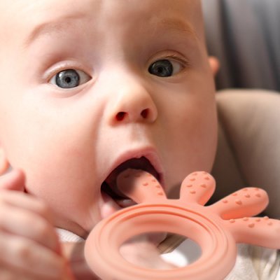 BABYONO Anneau de dentition en silicone Poulpe rose