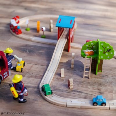 Bigjigs Rail Drvena željeznička pruga vatrogasna postaja
