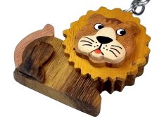 2Kids Toys Drewniany breloczek duży Lew leżący
