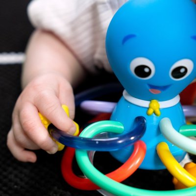 BABY EINSTEIN Anneau de dentition/hochet Opus's Shake & Soothe™ 0m+