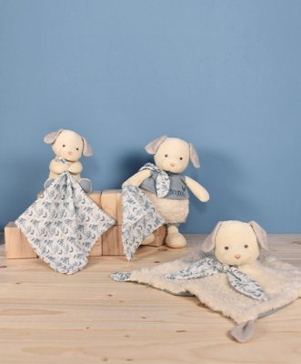 Coffret cadeau Doudou - Chien en peluche avec couverture en coton BIO 15 cm