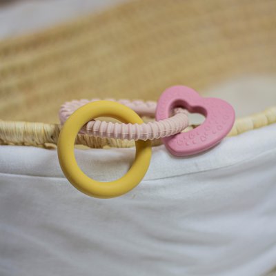 PETITE&MARS Kousátko silikonové Love Cute Pink 0m+