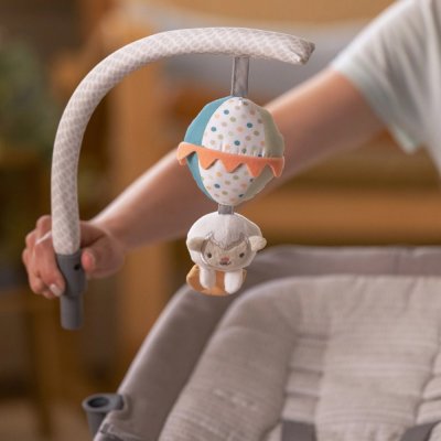 INGENUITY Espreguiçadeira de massagem vibratória com melodia Soulful Skies™ 0m+ até 9kg