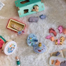 Vilac Dřevěná vkládačka Domeček pro zvířátka Sarah Betz