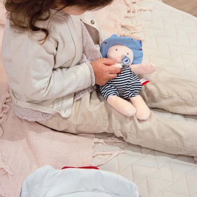 Doudou Jolijou Păpușă în geantă de transport albastră 20 cm
