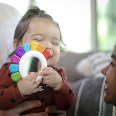 BABY EINSTEIN Sensorik-Spielzeug Rassel und Beißring BPA-frei Outstanding Opus™ 3m+