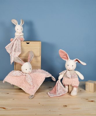 Doudou Poklon set - Plišani zeko s ružičastom dekicom od BIO pamuka 15 cm