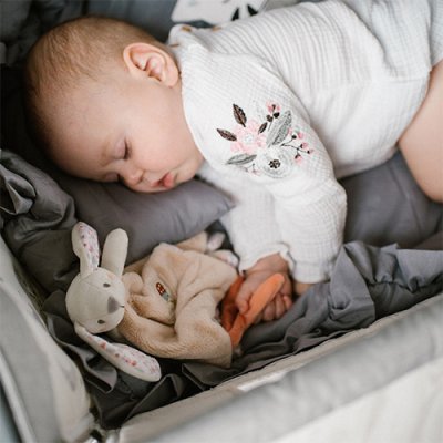 BABYONO Leżaczek i kocyk 2 w 1 Baby Bunny 0m+