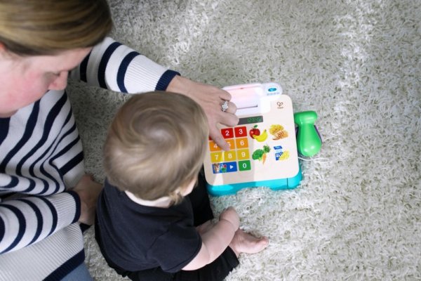 BABY EINSTEIN Magic Touch Kasse HAPE 9m+