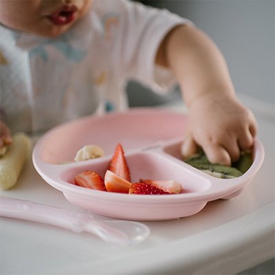 BABYONO Silikonski tanjur s ventuzom - roza 6m+