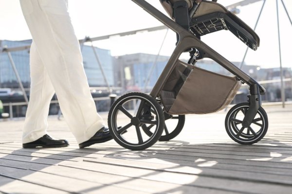 EASYWALKER Kombinirani voziček Zoey Sage Green + CBX By CYBEX Aton B2 i-Size + baza