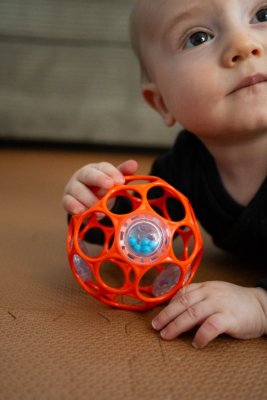 OBALL Spielzeug Oball RASSEL 10 cm orange 0m+