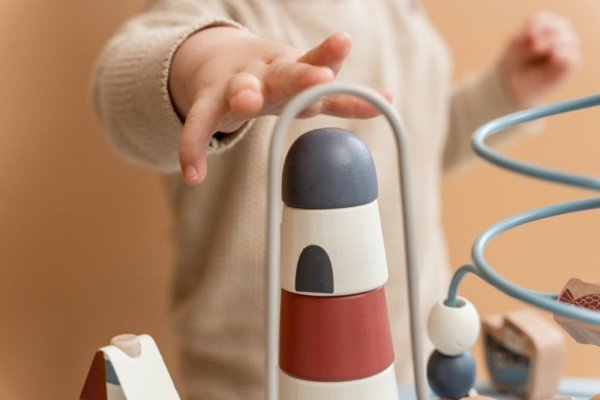 LITTLE DUTCH Stolek s aktivitami dřevěný Námořnický záliv