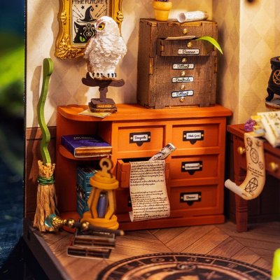 RoboTime 3D Träpussel Miniatyrdockhus Trollkarlens arbetsrum