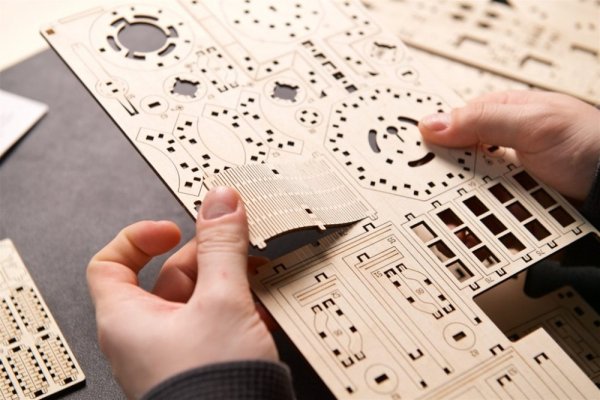 Puzzle 3D en bois mécanique Ugears Phare de Split Rock