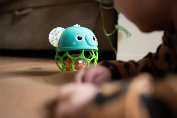 OBALL Giggle & Glow™ 3m+ musikalisches Leuchtspielzeug