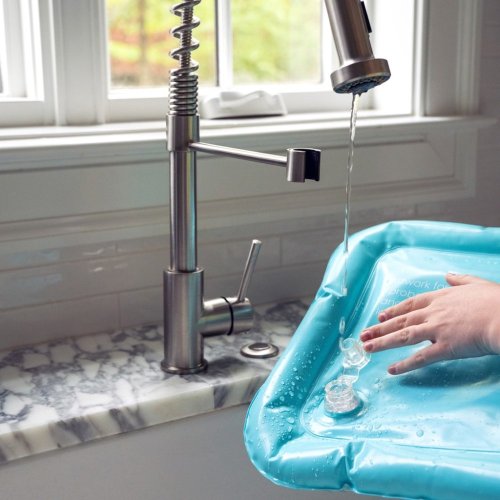 BABY EINSTEIN Almofada de água 40x40 cm Sensory Splash™ 0m+
