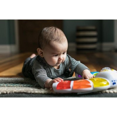 BABY EINSTEIN Panel aktiv leuchtende Glow&Discover Light Bar™ 3m+