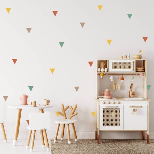 Triángulos: pegatinas de colores para la habitación de los niños