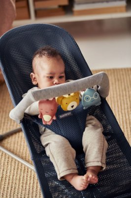 BABYBJÖRN Miękkie tekstylne zwierzątko na leżaku Friends