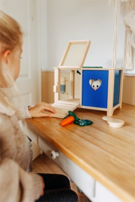 small foot Pluszowy królik w królikarni z akcesoriami