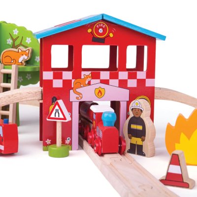 Bigjigs Rail Drvena željeznička pruga vatrogasna postaja