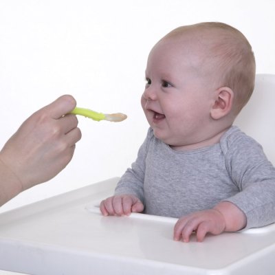 NUBY Silikonlöffel mit Etui 3 m+, gelbgrün