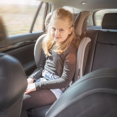 PETITE&MARS Autosedačka Elite Fix Pro i-Size Čierna Vzdušná 100-150 cm (15-36 kg)