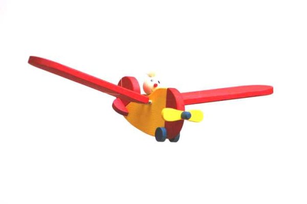 Avião de madeira com piloto pequeno