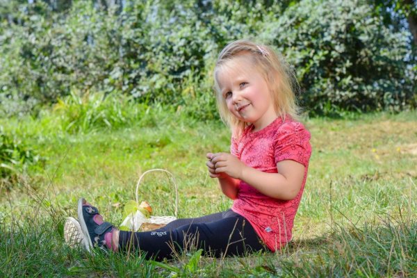 T-shirt för flickor tunn TRYCK KR Outlast® - jordgubbsblommor