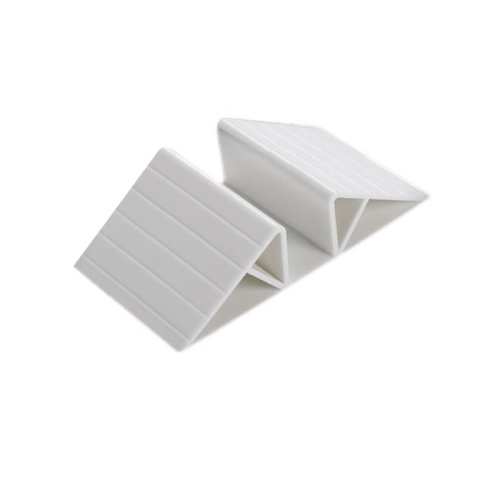 Triangular reinforcing pad between the extension to the Monkey Mum® safety gate