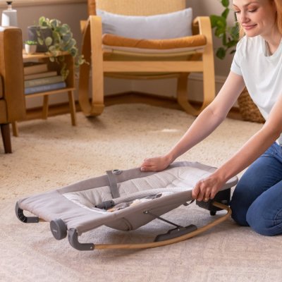 INGENUITY Espreguiçadeira de massagem vibratória com melodia Soulful Skies™ 0m+ até 9kg