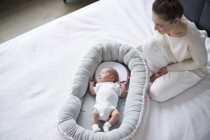 MOEDERHOOD Babynest en Junior kussen 2 in 1 Beige Classics nieuw