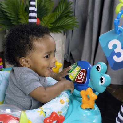 BABY EINSTEIN Hüpfburg/Aktivitätszentrum 2-in-1 Curiosity Cove™ 6m+ bis 11kg
