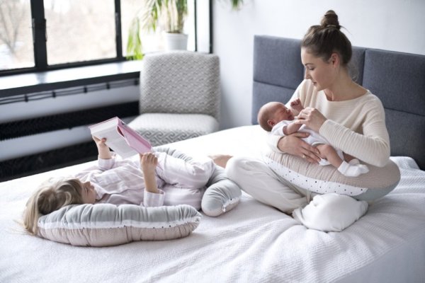 MOTHERHOOD Babynest och Juniorkudde 2 i 1 Rosa Klassiker ny