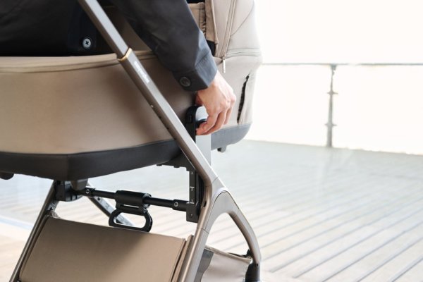 EASYWALKER Kombinirani voziček Zoey Sage Green + CBX By CYBEX Aton B2 i-Size + baza