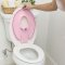 BRIGHT STARTS Flip & Sit™ MINNIE MOUSE™ Toilettensitzverkleinerer mit Klebefunktion, 18m+, bis 23kg