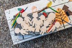 BeWooden Maluj a obkresluj - Velká rodina 10 ks