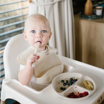 BABYONO Silikonski tanjur s usisnom čašom - bež 6m+